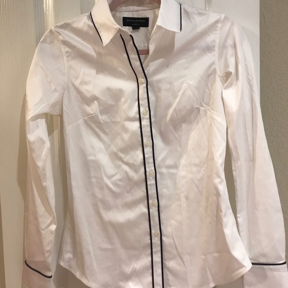 NWOT white and black banana Republic blouse
